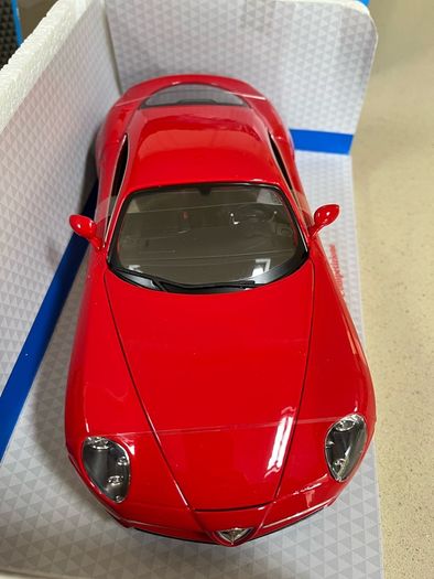 Alfa Romeo 8C Competizione 1/18 Burago Rare