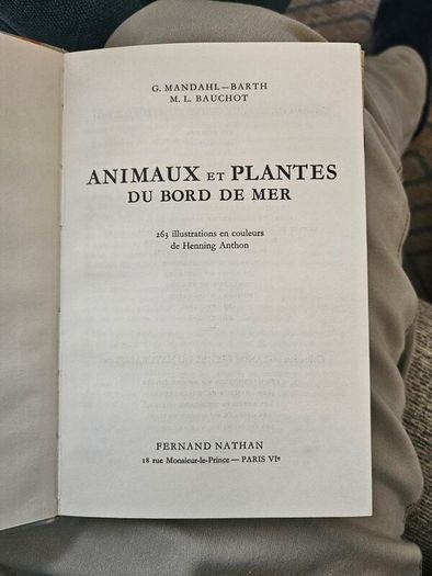 Animals And Plans Of The Sea. Authors: G. Mandahl-barth And M.l. Bauchot  Illustrator: Henning Anthon  Publisher: Fernand Nathan. Beautiful Illustrated Paperback In Good Condition.  See Photos For Same.