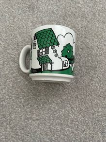 Vintage Nursery Rhyme Childs Mug There Was An Old Woman Who Lived In A Shoe Green White Retro
