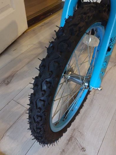 Kids Pedal Pals Street Rider Bike with Stabilizers + Pump