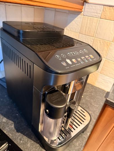 De'Longhi Magnifica Evo Coffee Machine