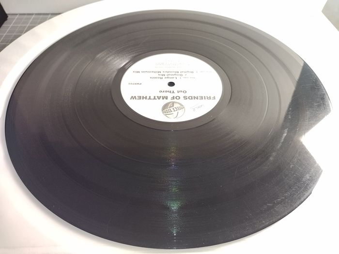 Friends Of Matthew - Out There! - Pulse-8 Records - Original Official Pressing! Quality Easrly 90s Breaks! Original Mix Condition: Excellent!