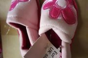 Girls slippers Size 8. Brand new