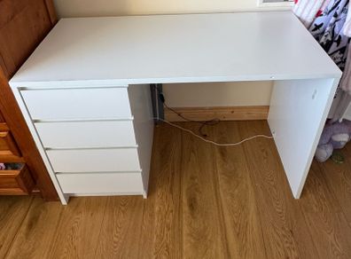 desk / vanity table