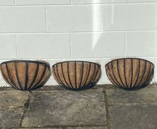 Hanging wall basket x 3