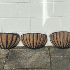 Hanging wall basket x 3