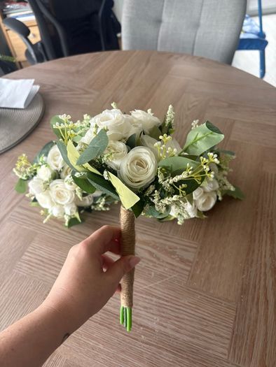 Bridesmaid Bouquets and Buttonholes