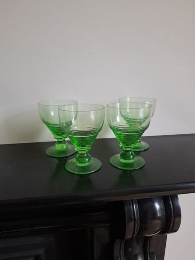 Paden 4 x Irridium glass goblets art deco