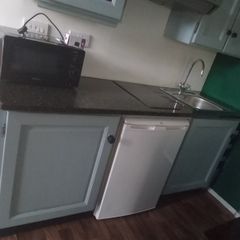 Apartment,  1 bedroom self contained steel cabin, very spacious 32ft by 10ft