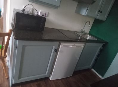 Apartment,  1 bedroom self contained steel cabin, very spacious 32ft by 10ft