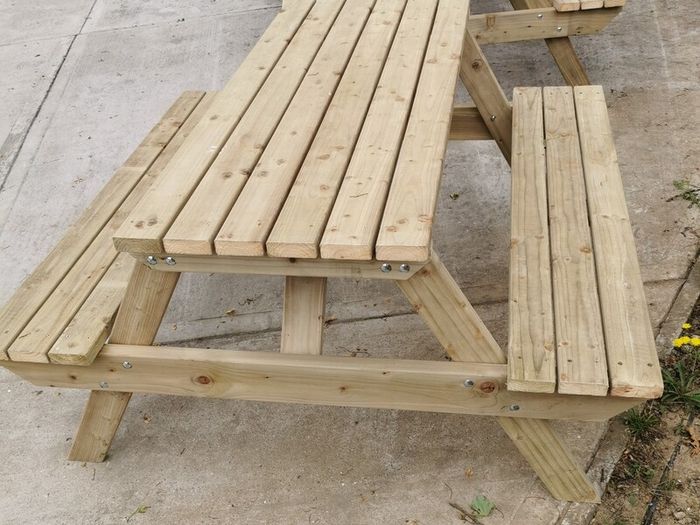 picnic bench