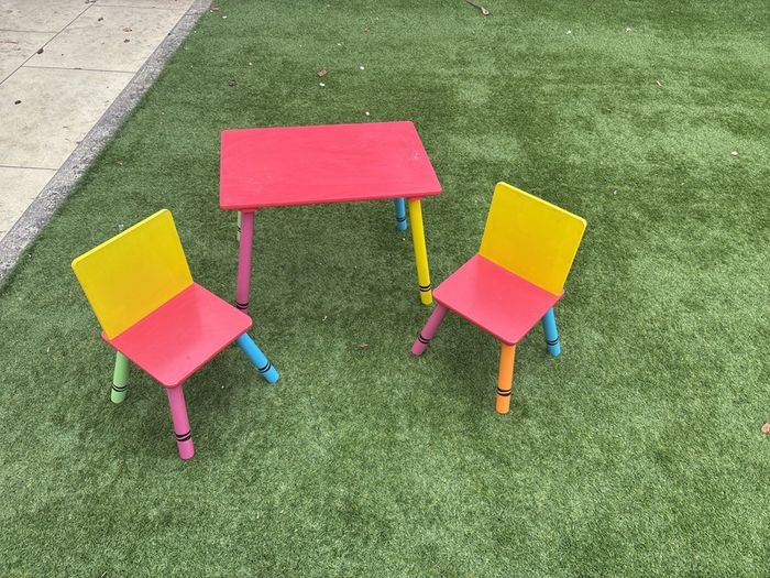 Kids table and chairs