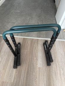 Adjustable dip bars