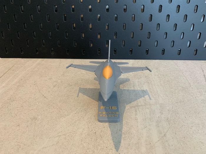 F-16 Fighting Falcon - 3D printed model (free postage)
