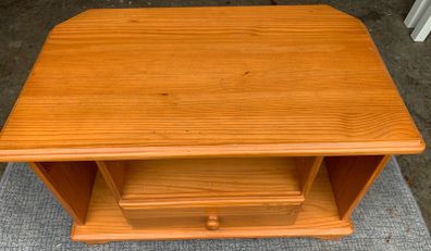 Traditional style TV Stand / Media Unit with Drawer