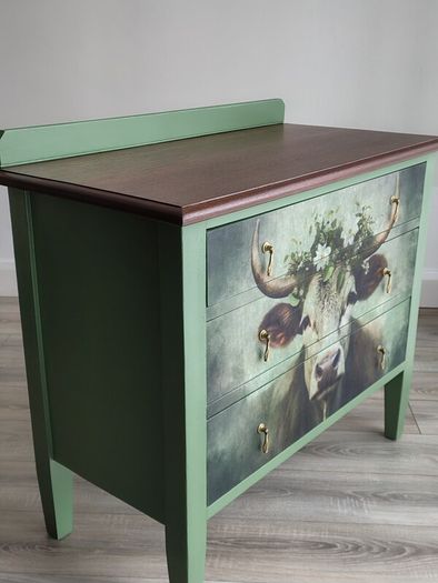 Vintage chest of drawers