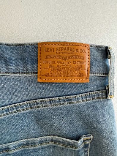 Pre Owned Levis 312 Shaping Slim Jeans