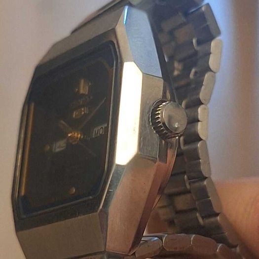 Vintage Seiko 5 Womans Automatic May 1984 Octagonal Blue/Gold TV Dial Ref. 2949-528A