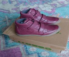 NEW Beautiful Froddo boot (EU 33)