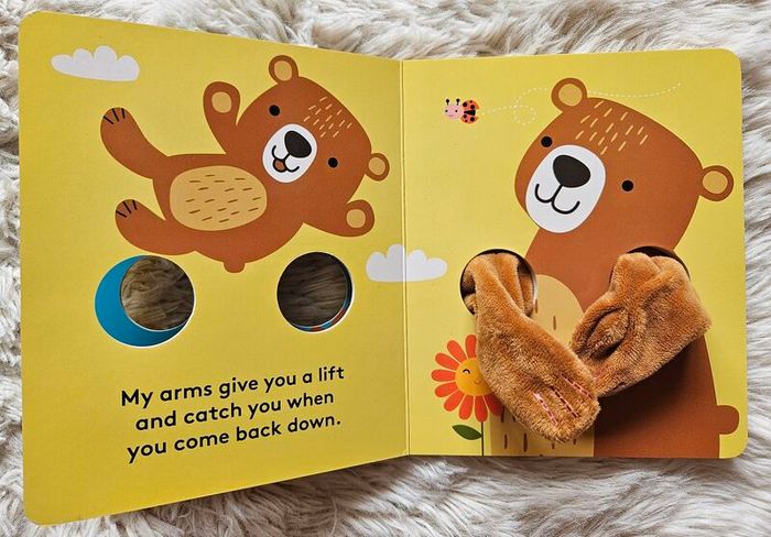 Huge Me Little Bear Finger Puppet Book