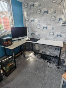 gaming desk..