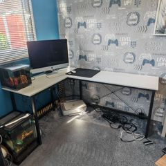 gaming desk..