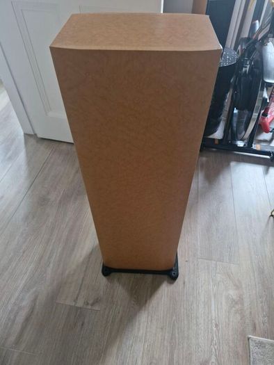 Roth Audio OLi 40 Floorstanding Speakers - Excellent Condition - Maple Finish