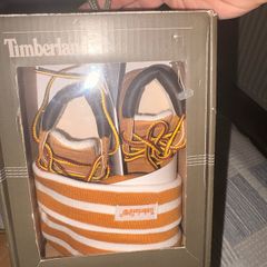 timberland Infant hat & boot set