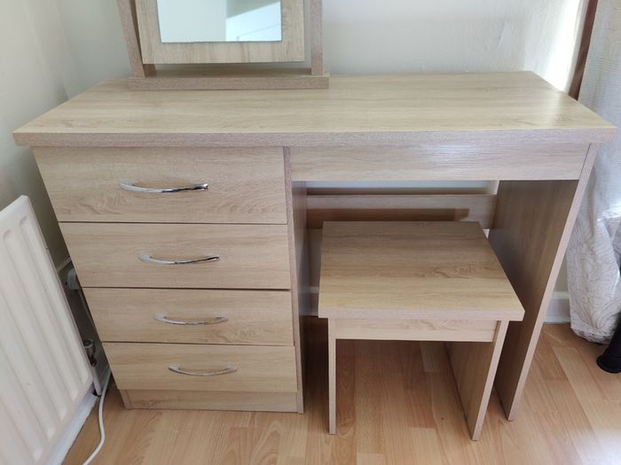 Dresser/desk set