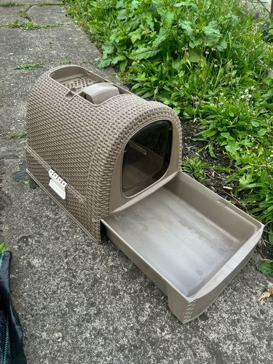 cat litter box
