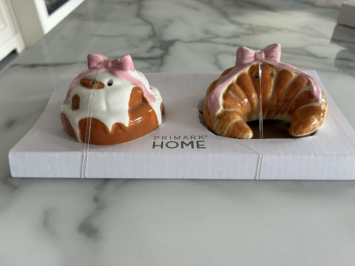 Brand-new Salt & Pepper Shaker Set