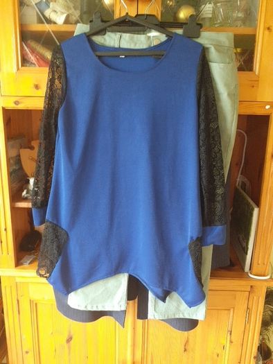 womens  top size 12  to 14