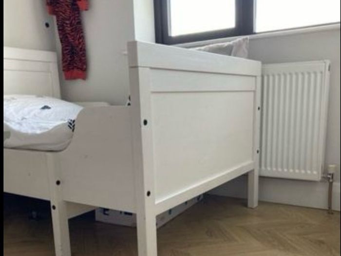 Selling IKEA extendable bed, mattress and duvet