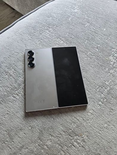Samsung galaxy fold 6 - Read ad