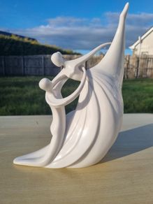 CIRCLE OF LOVE by Kim Lawrence for Enesco