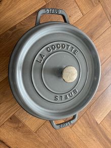 Staub Round Cast Iron Cocotte / Casserole Dish 24cm (3.8L) - Grey