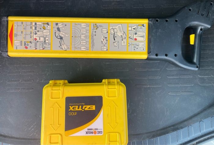 GeoMax EziCAT i550 Cable and Pipe Locator Plus Ezitex t100 Signal Transmitter