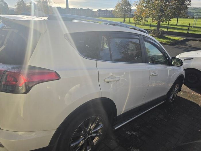 Breaking toyota Rav 4