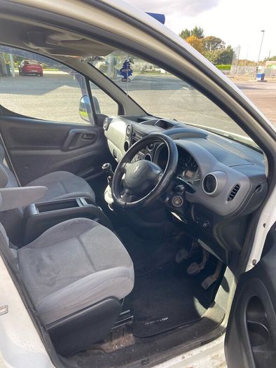 2011 Peugeot Partner (Tax Jan 27/ CVRT Nov 26)