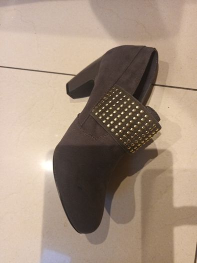 Lotus Shoes.   Size: 7. New- No Tag.