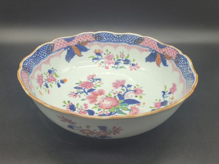 Chinese 18th / 19th Century Famille Rose Export Bowl