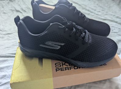 Skechers go run 600-circulate gen 5 all black ( Size 12UK /47EUR )