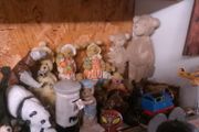 Bear figurines