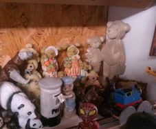 Bear figurines