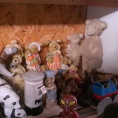 Bear figurines