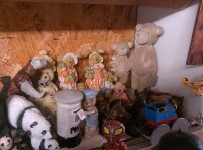 Bear figurines