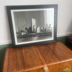 Black and white print of New York twin towers