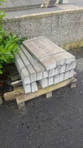 concrete kerbs