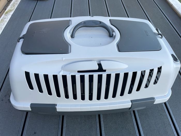 Cat cage