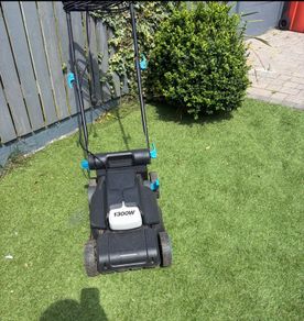 Electric lawnmower